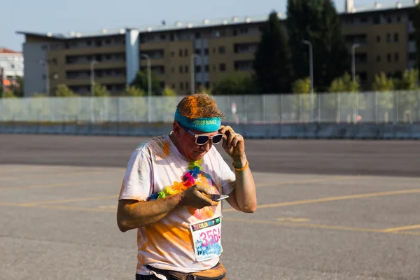 Thousands of people take part in the Color Run — Stock Photo, Image