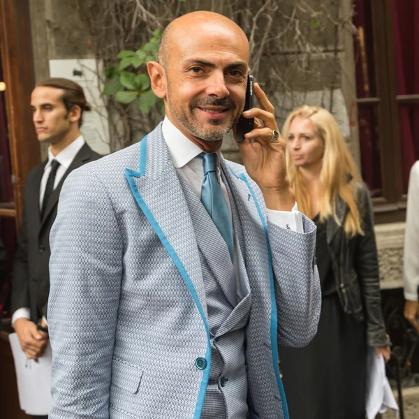 Enzo Miccio posando durante a Milan Fashion Week — Fotografia de Stock