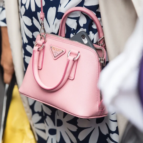 Detalle del bolso durante la Semana de la Moda de Milán — Foto de Stock