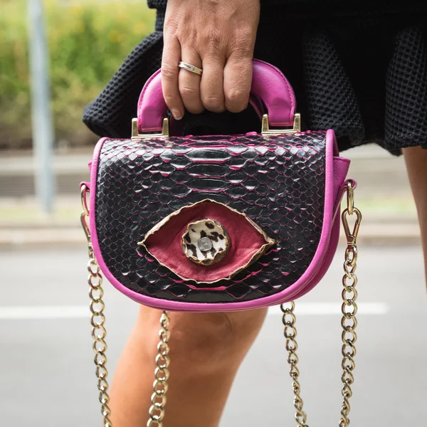 Detalle del bolso durante la Semana de la Moda de Milán — Foto de Stock
