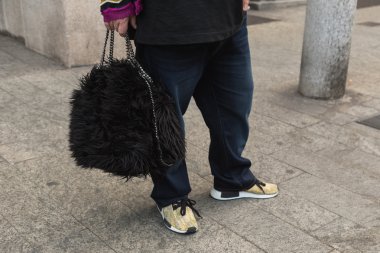 Çanta ve ayakkabı Milano Moda Haftası sırasında ayrıntı