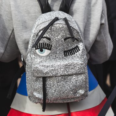 Milano Moda Haftası sırasında sırt çantası detay