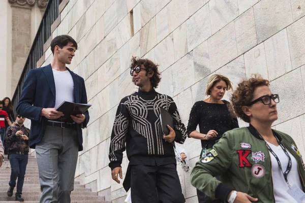 Модні людей під час Мілан тиждень моди — стокове фото