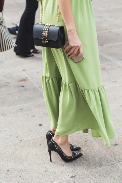 Detail of bag and shoes at Milan Fashion Week — Stock Photo, Image