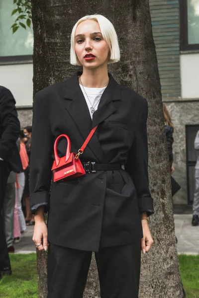 Milão Itália Setembro Mulher Elegante Posa Fora Desfile Moda Armani — Fotografia de Stock