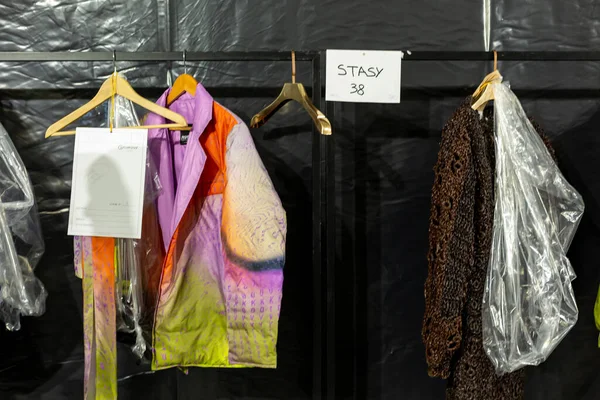Milan Itálie Září Stojany Oblečením Zákulisí Před Budapeští Vybrat Výstavu — Stock fotografie