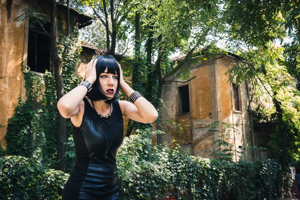 Pretty goth girl posing in a city park — Stock Photo, Image