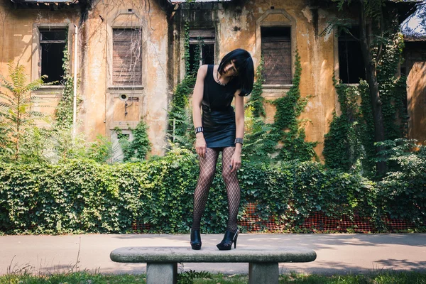 Pretty goth girl posing in a city park — Stock Photo, Image