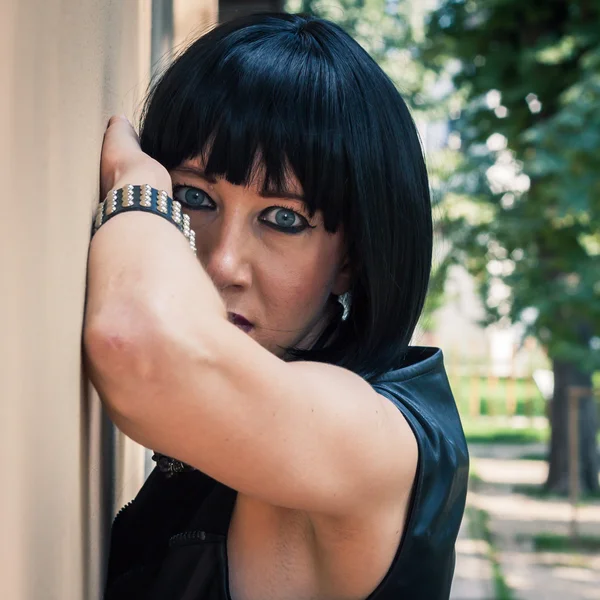 Pretty goth girl posing in a city park — Stock Photo, Image