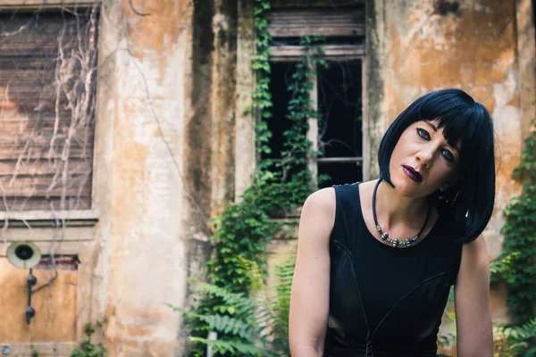 Pretty goth girl posing in a city park — Stock Photo, Image