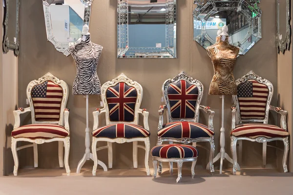 Καρέκλες για απεικόνιση σε homi, σπίτι διεθνή εμφάνιση στο Μιλάνο, Ιταλία — Φωτογραφία Αρχείου