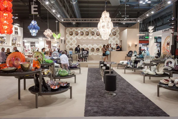 Yalos murano stand auf homi, home international show in milan, italien — Stockfoto