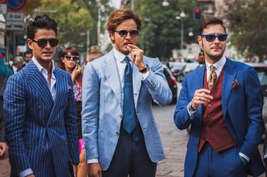 gucci defileler milan kadın moda haftası 2014 bina dışındaki kişiler