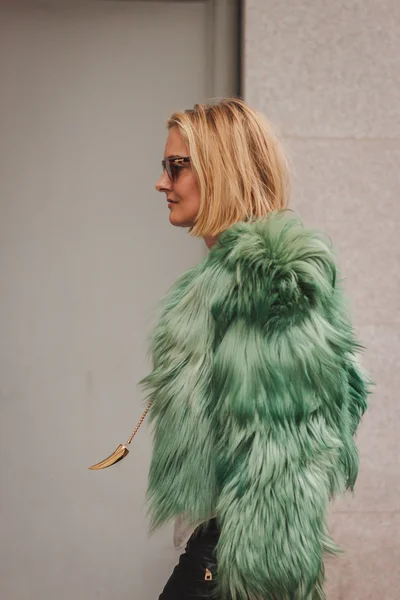 Woman outside Costume National fashion shows building for Milan Women's Fashion Week 2014 — Stock Photo, Image