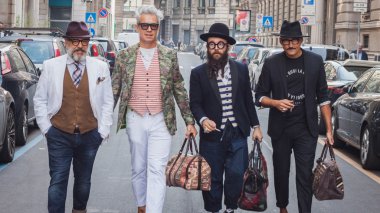 persone esterne ferragamo sfilate costruzione Milano donna fashion week 2014