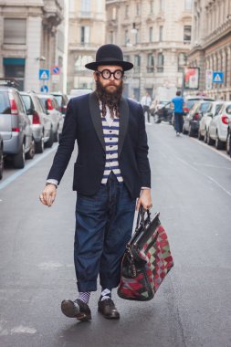dostum milan kadın moda haftası 2014 için bina dış ferragamo moda gösterir