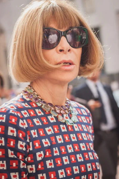 Anna Wintour outside Ferragamo fashion show building for Milan Women's Fashion Week 2014 — Stock Photo, Image