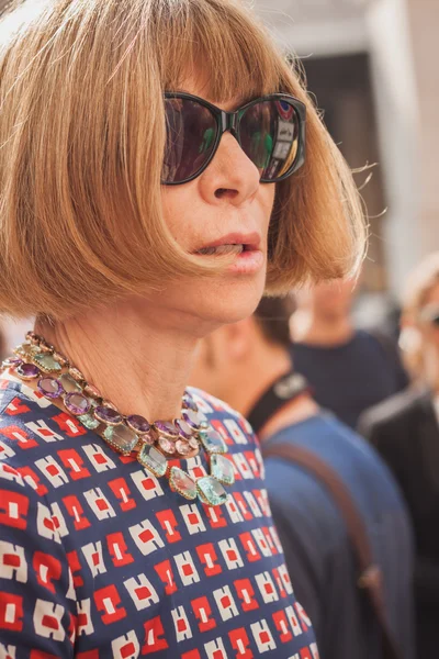 Anna Wintour fuori Ferragamo fashion show building per la Milano Women's Fashion Week 2014 — Foto Stock