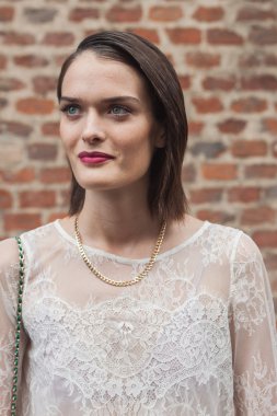 trussardi moda dışında güzel modeli, Bina milan kadın moda haftası 2014 için gösterir.