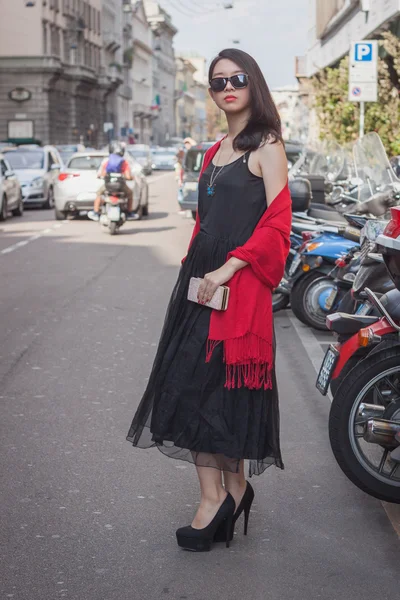 Woman outside Trussardi fashion shows building for Milan Women's Fashion Week 2014 — Stock Photo, Image