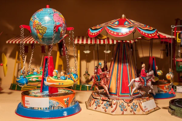 Vintage plechové hračky na displej v homi, domácí mezinárodní výstavě v Miláně, Itálie — Stock fotografie