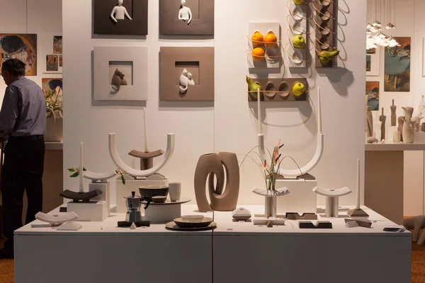 Decoratieve objecten op display op homi, huis internationale show in Milaan, Italië — Stockfoto