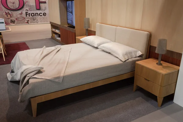 Tempat tidur ganda yang dipamerkan di HOMI, pertunjukan internasional di Milan, Italia — Stok Foto