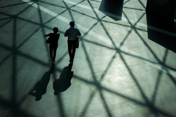 Silhouettes and shadows of people walking — Stock Photo, Image