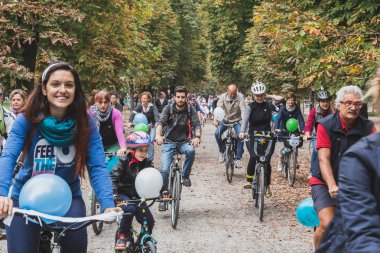 Milano, İtalya buz Ride 2014 katılan insanlar