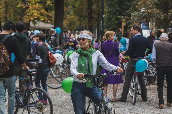 People taking part in the Ice Ride 2014 in Milan, Italy — Stock Photo, Image