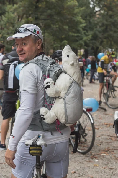 People taking part in the Ice Ride 2014 in Milan, Italy — Stock Photo, Image