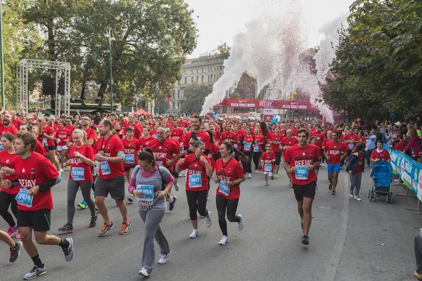 Athletes taking part in Deejay Ten, running event organized by Deejay Radio in Milan, Italy — Stock Photo, Image