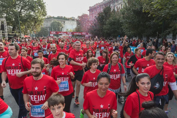 Atletas que participam do Deejay Ten, evento organizado pela Deejay Radio em Milão, Itália — Fotografia de Stock