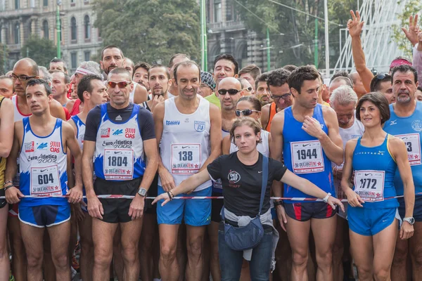 Athletes taking part in Deejay Ten, running event organized by Deejay Radio in Milan, Italy — Stock Photo, Image