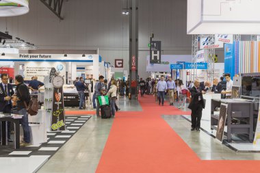 Milan, İtalya'da Viscom Fuarı ziyaret insanlar