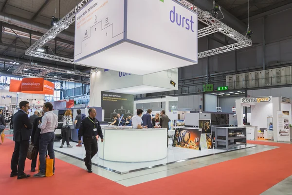 Milan, İtalya'da Viscom Fuarı ziyaret insanlar