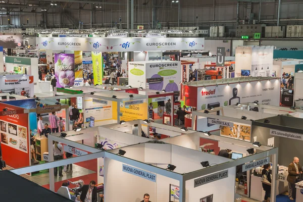 Top view of people and booths at Viscom trade fair in Milan, Italy — Stock Photo, Image