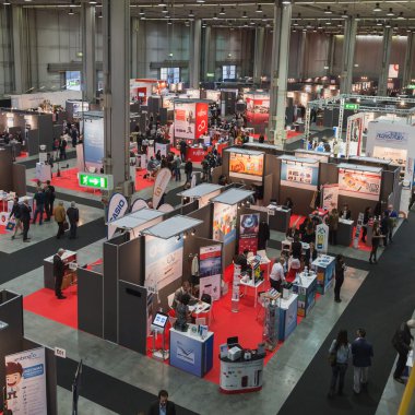 Üstten Görünüm kişi ve kabinleri Smau 2014, Milano, İtalya
