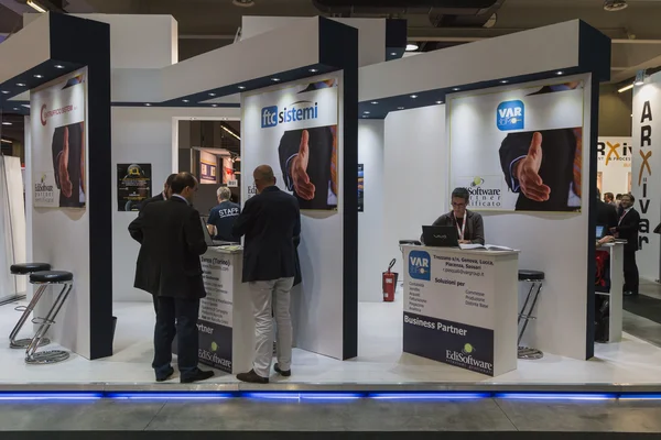 People visiting Smau 2014 in Milan, Italy — Stock Photo, Image