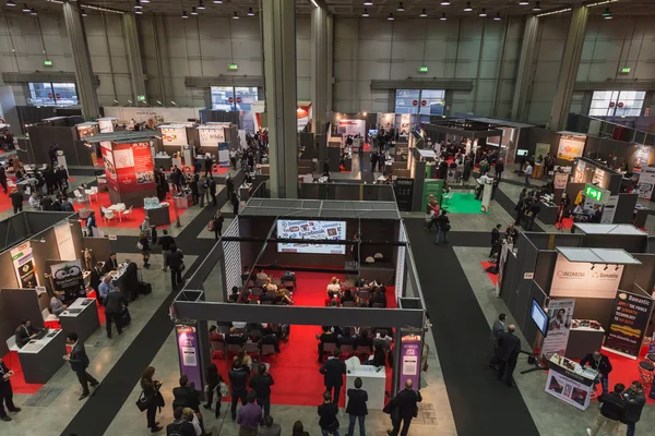 Üstten Görünüm kişi ve kabinleri Smau 2014, Milano, İtalya