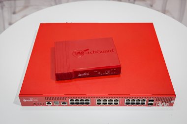 WatchGuard Firebox T10 güvenlik duvarı ekranda Smau 2014, Milano, İtalya