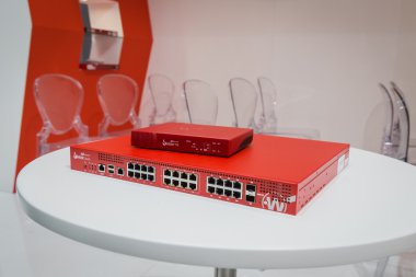 WatchGuard Firebox T10 güvenlik duvarı ekranda Smau 2014, Milano, İtalya