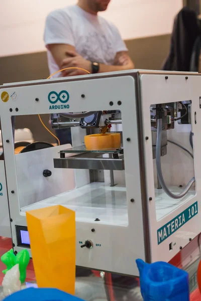 3D-printer tentoongesteld op Smau 2014 in Milaan, Italië — Stockfoto