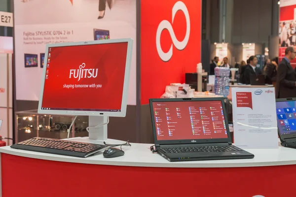 Fujitsu stát v roce 2014 Smau v Miláně, Itálie — Stock fotografie