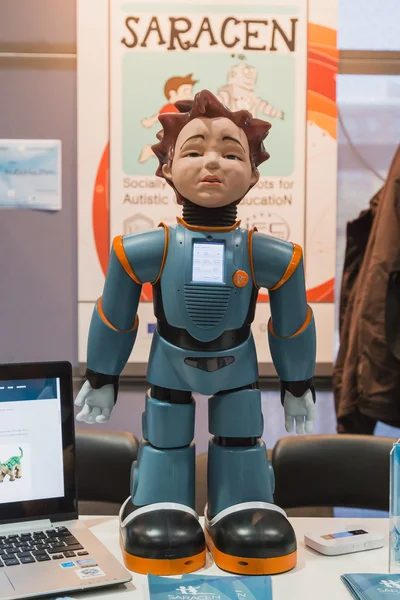 撒拉逊人机器人在米兰 2014 年在米兰，意大利展出 — 图库照片