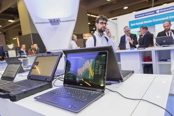 People visiting Smau 2014 in Milan, Italy — Stock Photo, Image