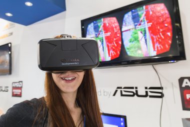 Kız Oculus kulaklık, oyun hafta 2014, Milano, İtalya