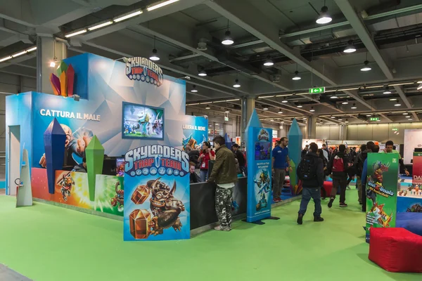 Persone che visitano la Settimana dei Giochi 2014 a Milano — Foto Stock