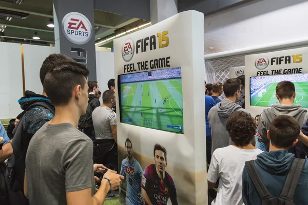 Pessoas jogando na Semana dos Jogos 2014 em Milão, Itália — Fotografia de Stock