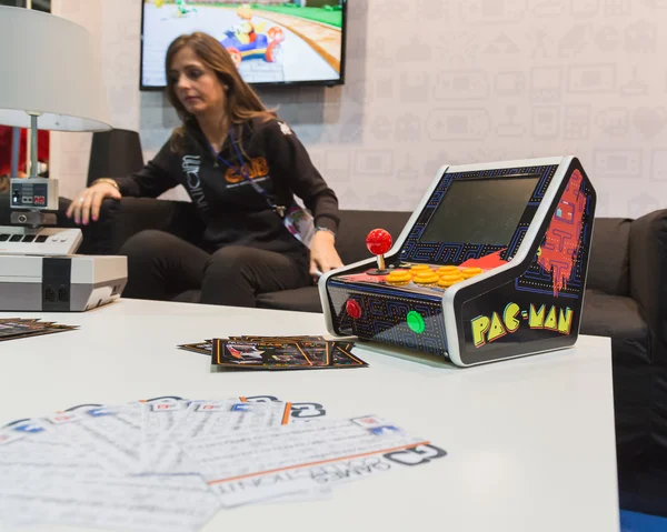 Pac Man console at Games Week 2014 in Milan, Italy — Stock Photo, Image